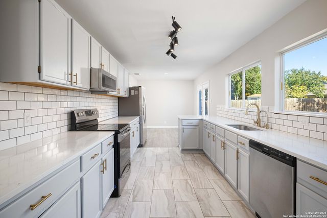 13130 Woller Vly, San Antonio, TX 78249