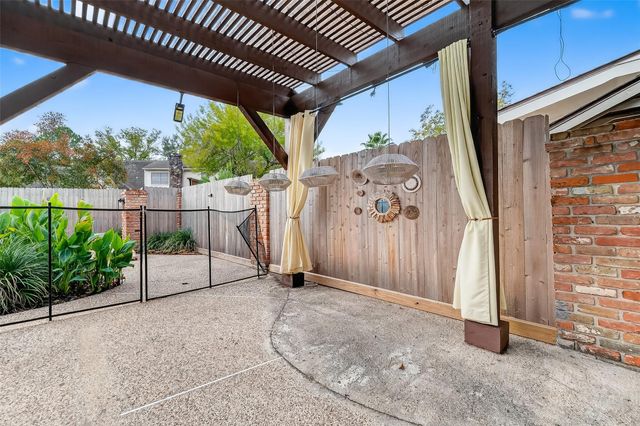 15715 Fleetwood Oaks Drive, Houston, TX 77079