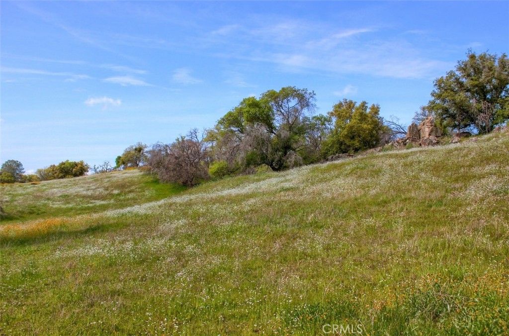 Image 10 of property listing at 32604 Road 600, Raymond, CA 93653