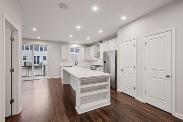 7685 Anthony Point, Victoria, MN 55386