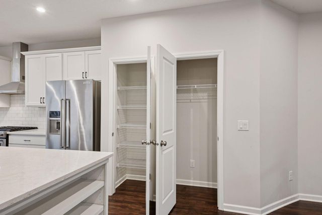 7685 Anthony Point, Victoria, MN 55386