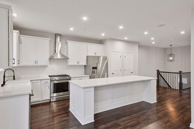 7685 Anthony Point, Victoria, MN 55386