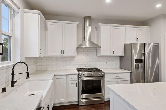 7685 Anthony Point, Victoria, MN 55386