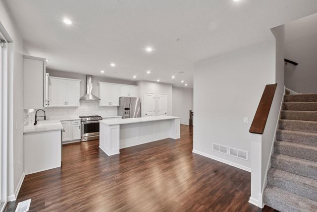 7685 Anthony Point, Victoria, MN 55386