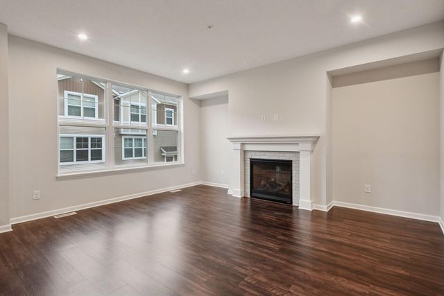 7685 Anthony Point, Victoria, MN 55386