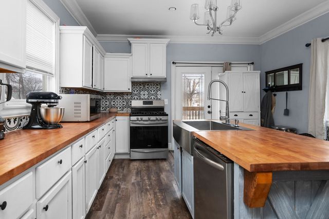 581 20th Avenue, Rock Island, IL 61201