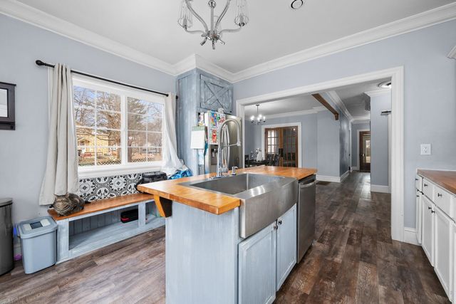 581 20th Avenue, Rock Island, IL 61201