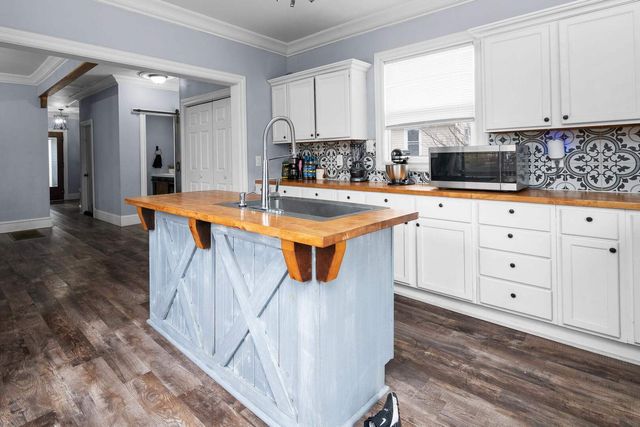 581 20th Avenue, Rock Island, IL 61201