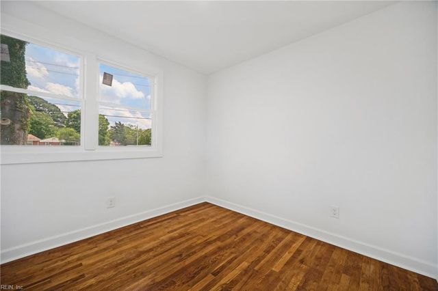 600 Mooney Rd DR, Chesapeake, VA 23325