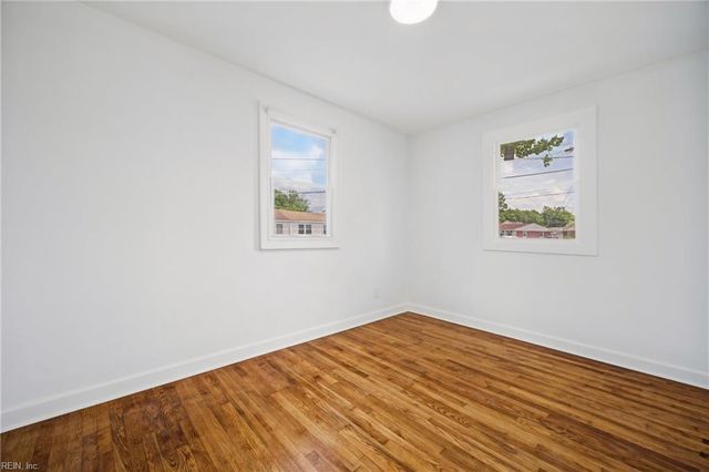 600 Mooney Rd DR, Chesapeake, VA 23325