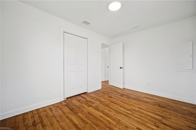 600 Mooney Rd DR, Chesapeake, VA 23325