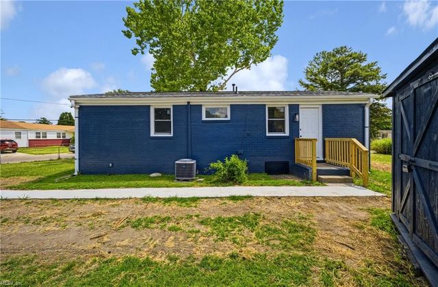 600 Mooney Rd DR, Chesapeake, VA 23325