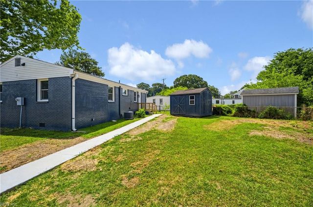 600 Mooney Rd DR, Chesapeake, VA 23325