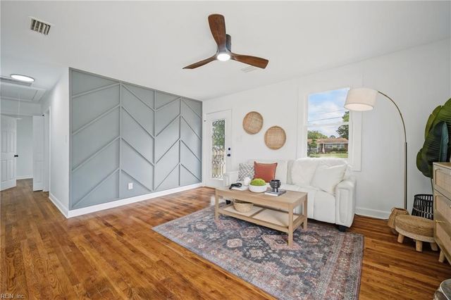 600 Mooney Rd DR, Chesapeake, VA 23325