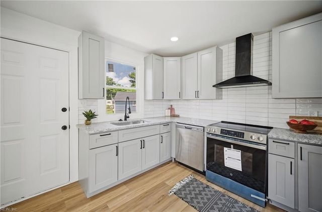 600 Mooney Rd DR, Chesapeake, VA 23325