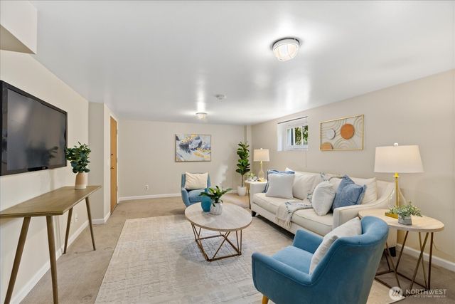 823 NE 58th Street, Seattle, WA 98105