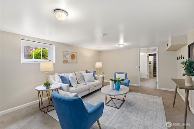 823 NE 58th Street, Seattle, WA 98105