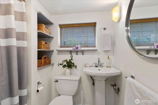 823 NE 58th Street, Seattle, WA 98105