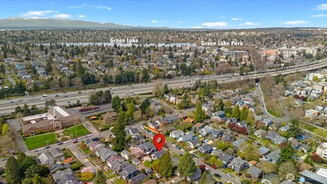 823 NE 58th Street, Seattle, WA 98105
