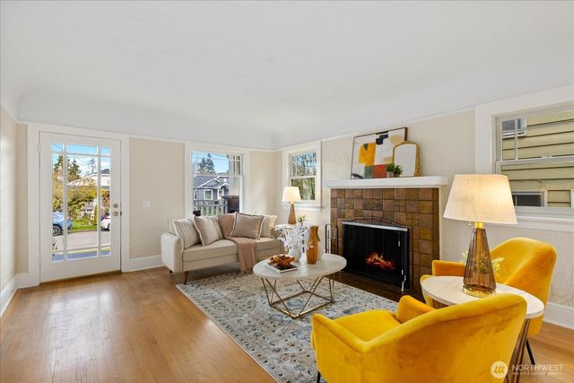 823 NE 58th Street, Seattle, WA 98105