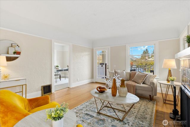 823 NE 58th Street, Seattle, WA 98105