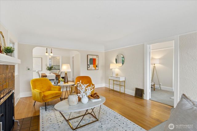 823 NE 58th Street, Seattle, WA 98105