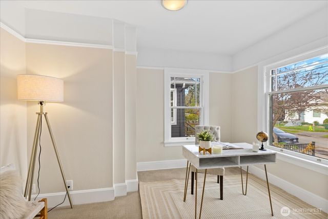 823 NE 58th Street, Seattle, WA 98105