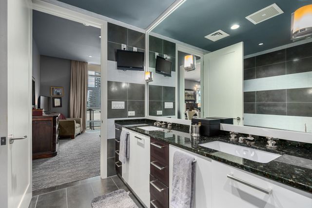 200 Congress Ave 11A, Austin, TX 78701