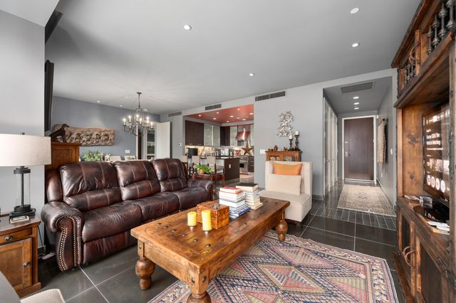 200 Congress Ave 11A, Austin, TX 78701