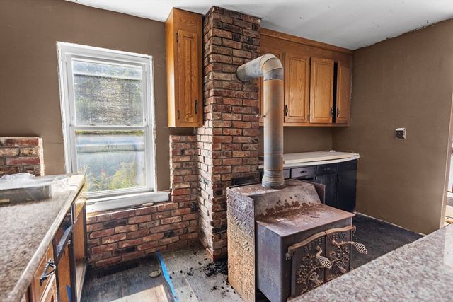 1212 Southbridge Rd, Warren, MA 01083