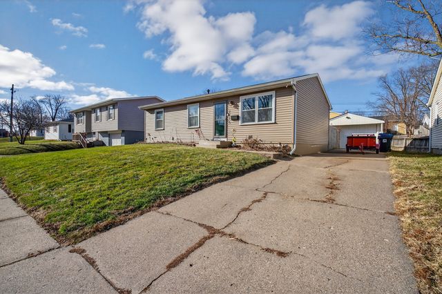 2216 JEBENS Avenue, Davenport, IA 52804