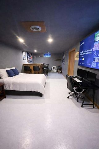 2216 JEBENS Avenue, Davenport, IA 52804