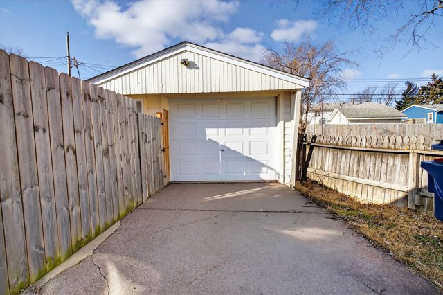 2216 JEBENS Avenue, Davenport, IA 52804