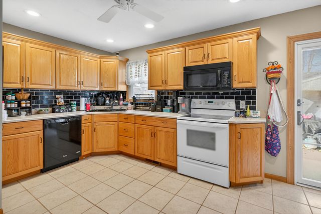 2216 JEBENS Avenue, Davenport, IA 52804