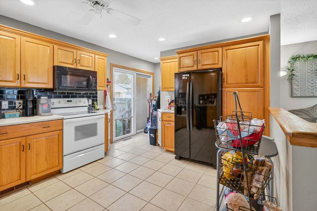 2216 JEBENS Avenue, Davenport, IA 52804