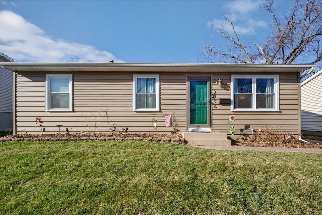 2216 JEBENS Avenue, Davenport, IA 52804