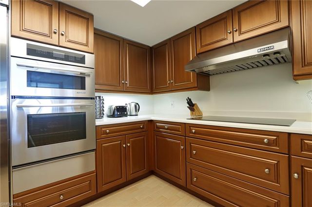 60 Seagate DR 704, Naples, FL 34103