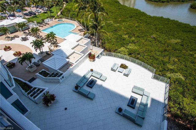 60 Seagate DR 704, Naples, FL 34103