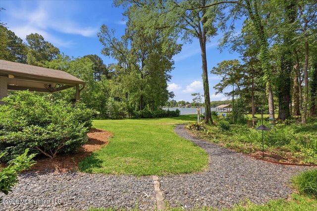 227 Lakeshore Drive, Madison, MS 39110
