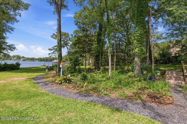 227 Lakeshore Drive, Madison, MS 39110