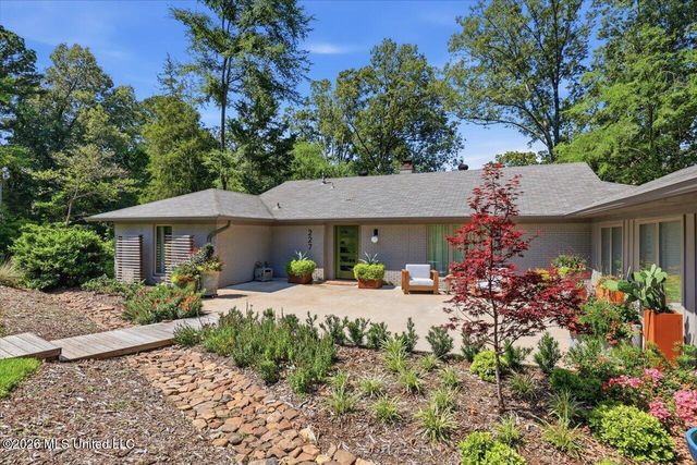 227 Lakeshore Drive, Madison, MS 39110