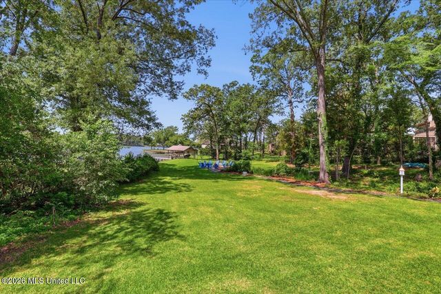 227 Lakeshore Drive, Madison, MS 39110