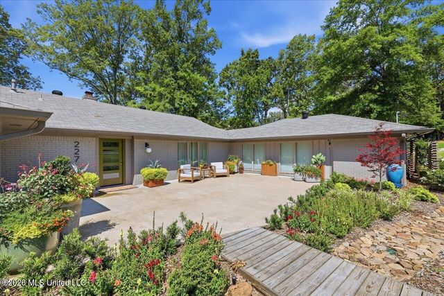 227 Lakeshore Drive, Madison, MS 39110