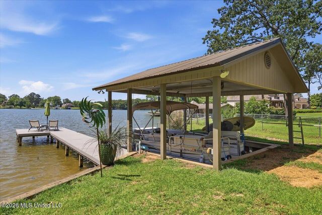 227 Lakeshore Drive, Madison, MS 39110