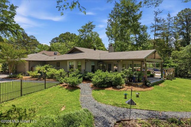 227 Lakeshore Drive, Madison, MS 39110
