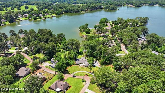 227 Lakeshore Drive, Madison, MS 39110