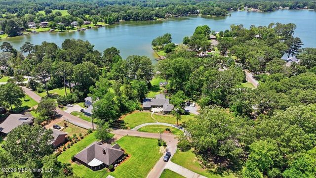 227 Lakeshore Drive, Madison, MS 39110