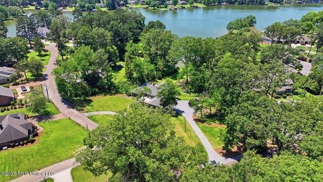 227 Lakeshore Drive, Madison, MS 39110