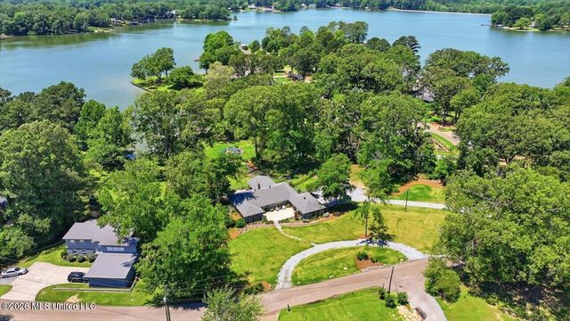 227 Lakeshore Drive, Madison, MS 39110