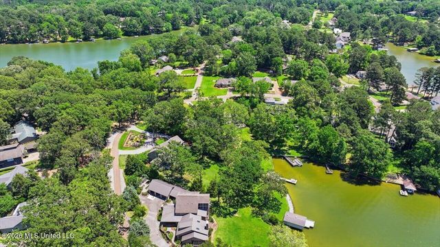 227 Lakeshore Drive, Madison, MS 39110